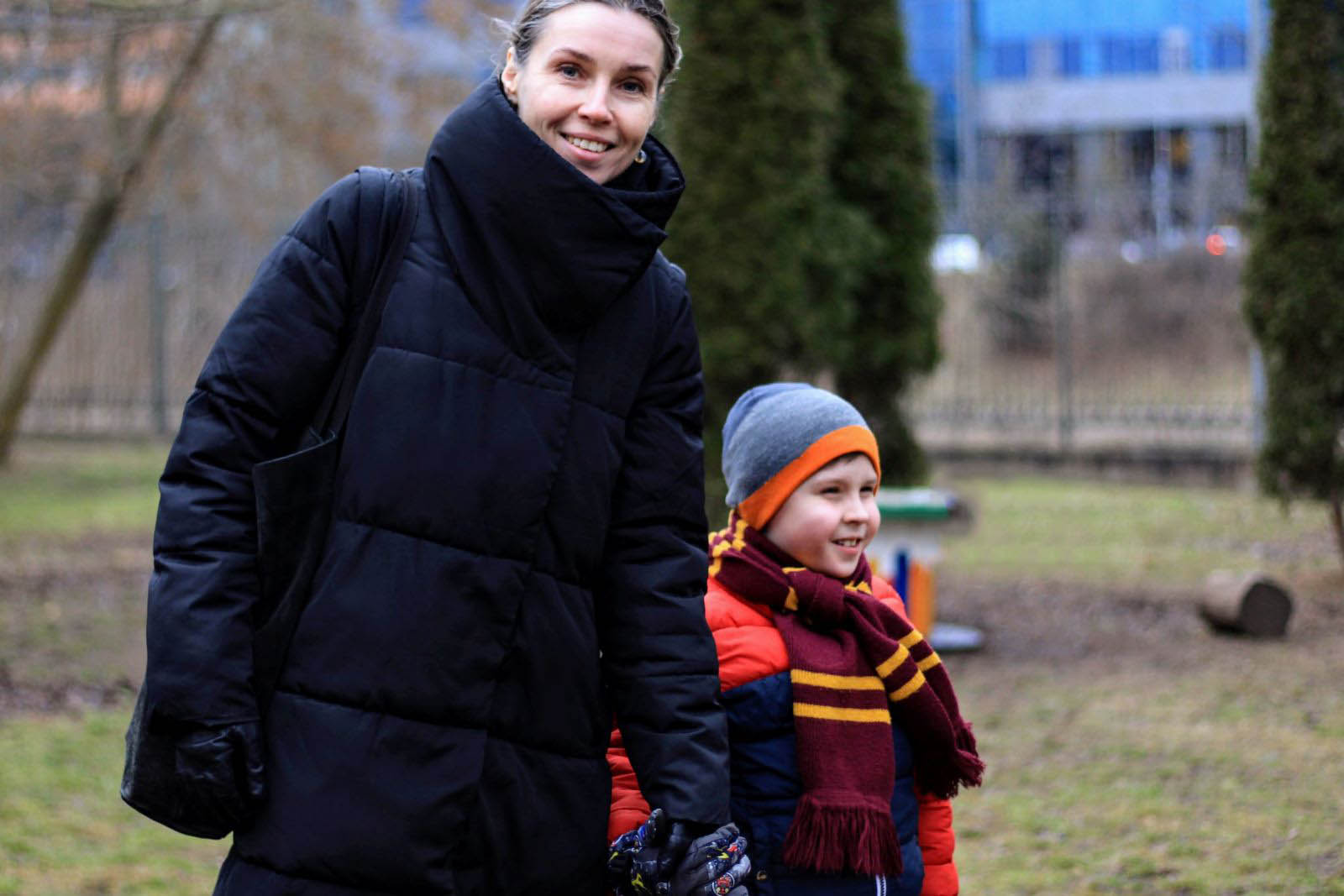 Tėvų atsiliepimai apie AGORA mokyklą: mama su pirmoku džiaugiasi šilta ir rūpestinga bendruomene